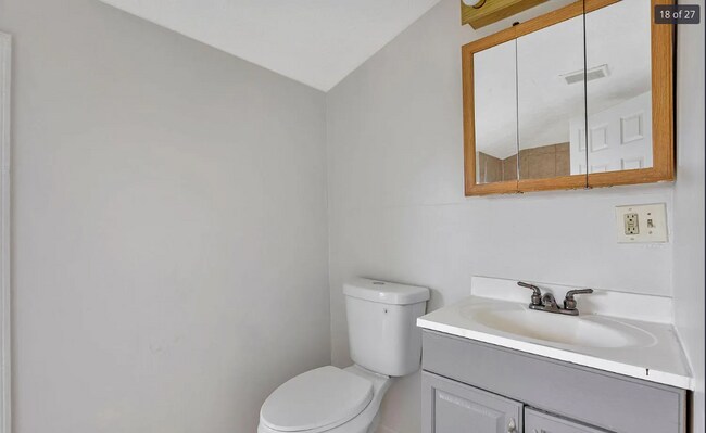 Building Photo - Spacious 3-Bed Apartment - Off-Street Parking, and Optional Garage