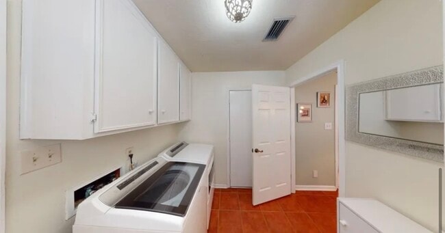 Building Photo - 1120 Brandywine Dr