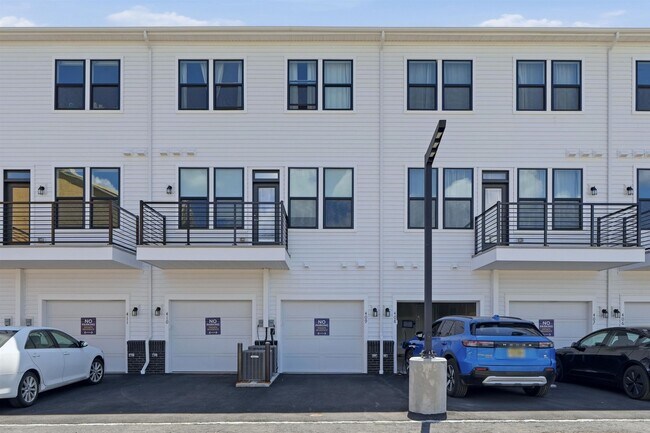 Building Photo - 400 Willow St