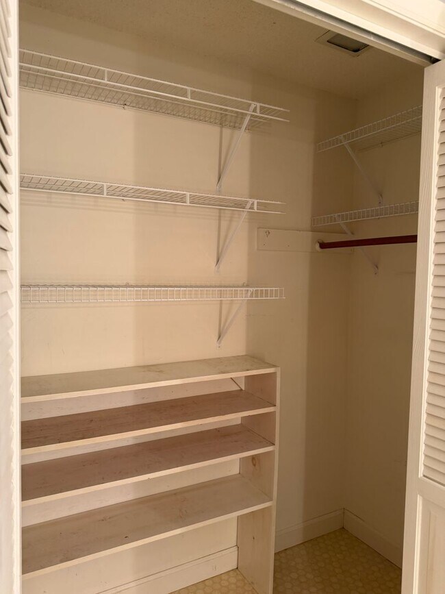Building Photo - 105 Demille Dr