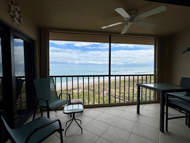 Building Photo - Direct Oceanfront 2/2 Condo in Stuart!