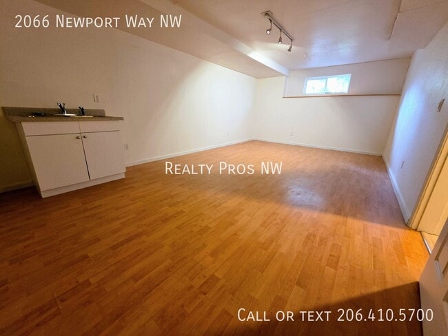 Building Photo - 2066 Newport Way NW