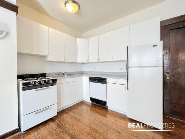 Building Photo - 0 bedroom in CHICAGO IL 60613