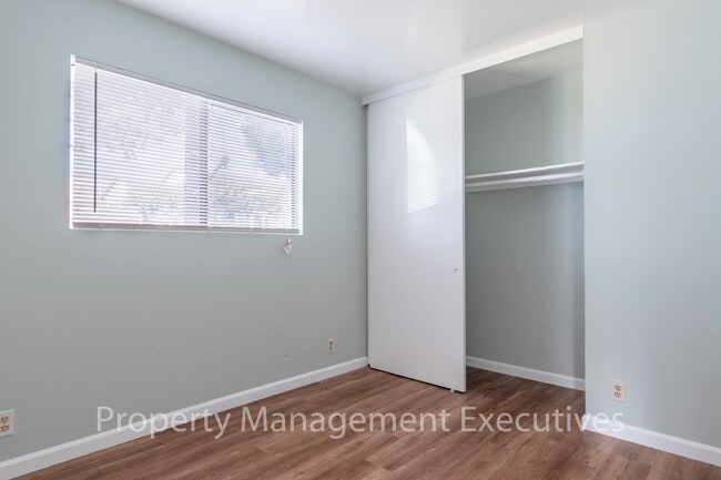 Building Photo - Remodeled 3 Bedroom, 1 Bath Duplex with Ga...