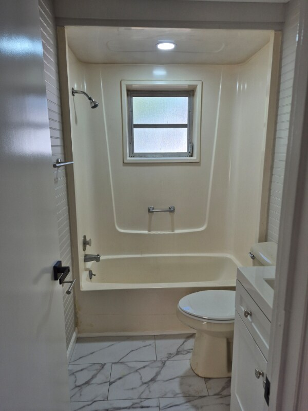 Building Photo - 2131 W Greenway Pl