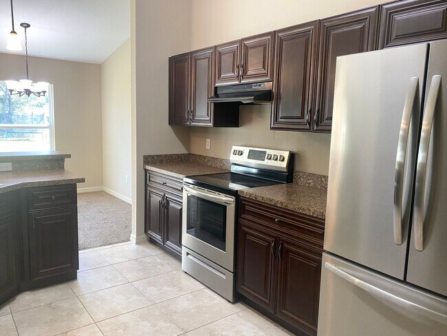 Building Photo - Large 4 Bedroom Rental!