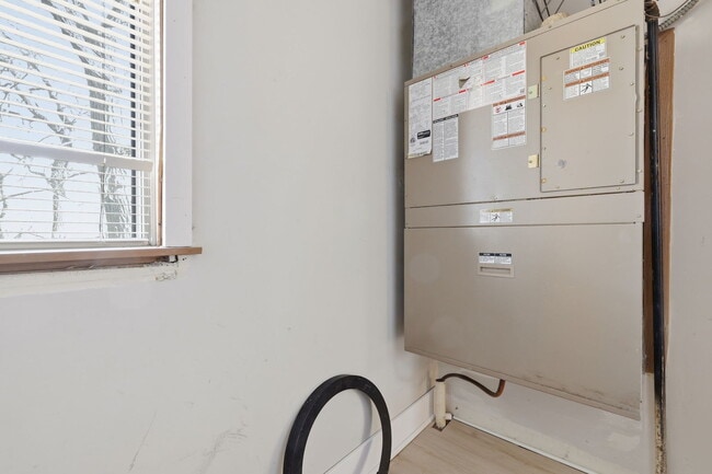 Building Photo - 382 Oak Trails Rd