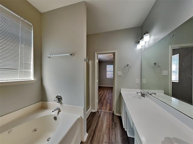 Building Photo - 1707 Country Crest Ln