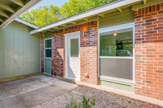 Building Photo - 3304 Dolphin Cove