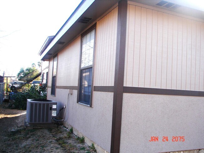 Building Photo - 3113 E Ash St