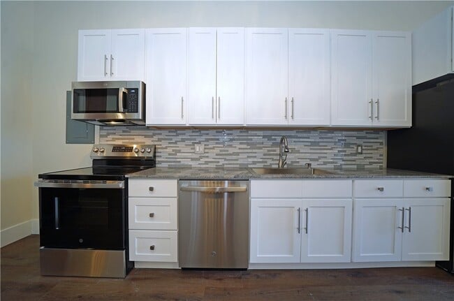 Building Photo - 207 N Main St