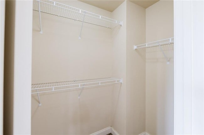 Building Photo - 3562 Fallen Oak Dr