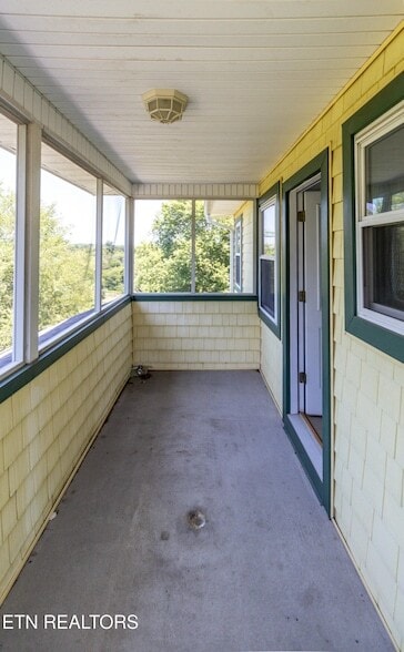 Building Photo - 2084 Allenridge Dr