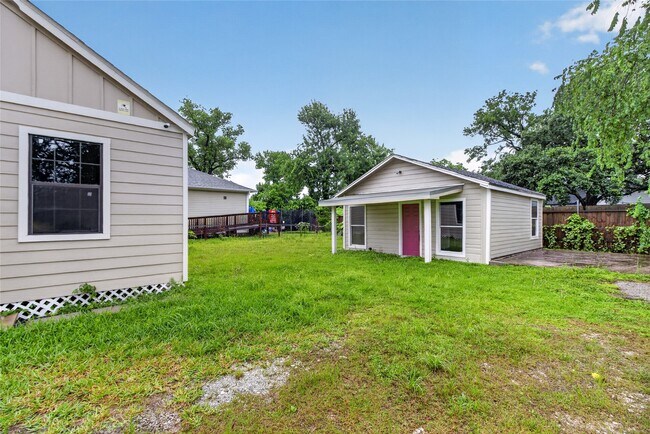 Building Photo - 428 Van Molan St