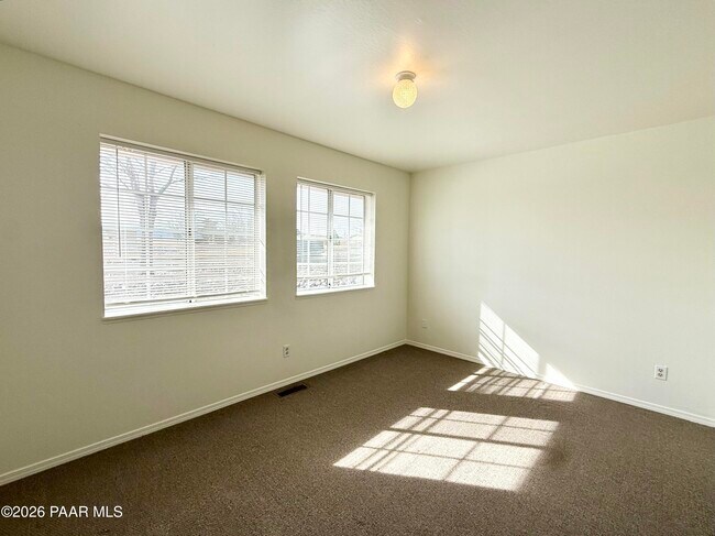 Building Photo - 9490 E Catalina Dr