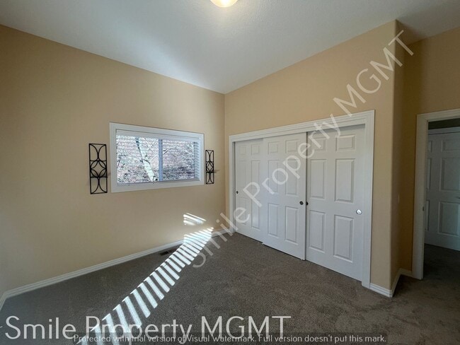 Building Photo - single house