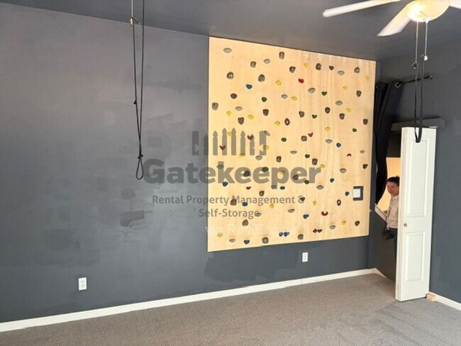 Building Photo - 245 Lockmeade Way