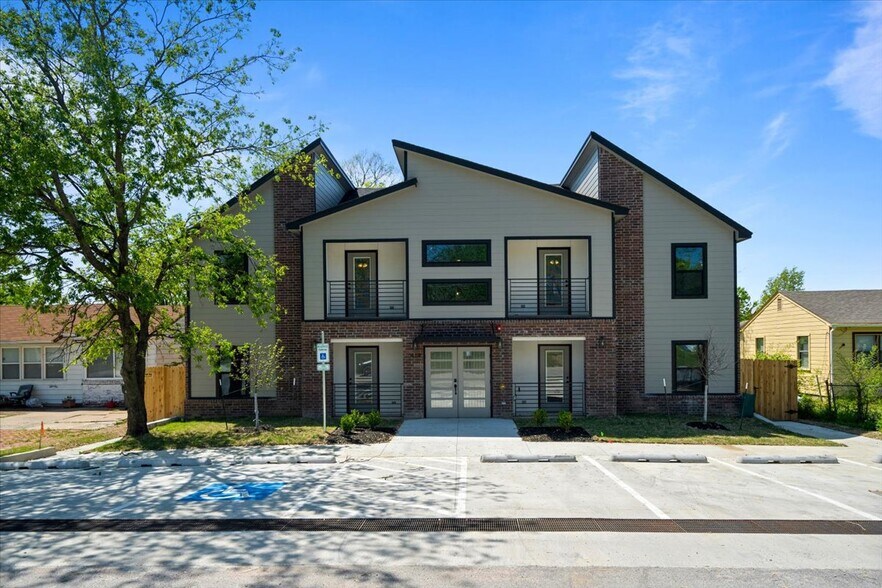 Building Photo - 414 S Birch St