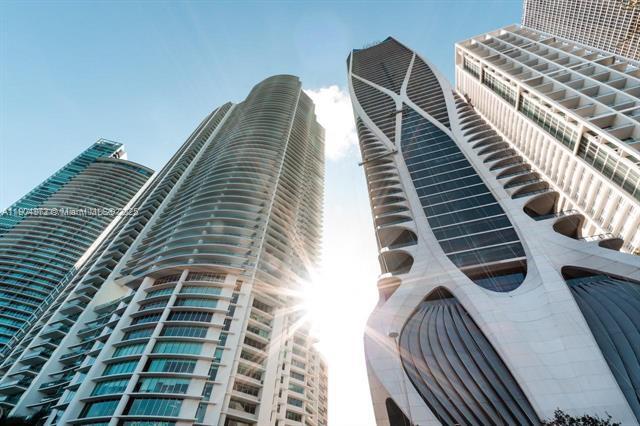 Building Photo - 900 Biscayne