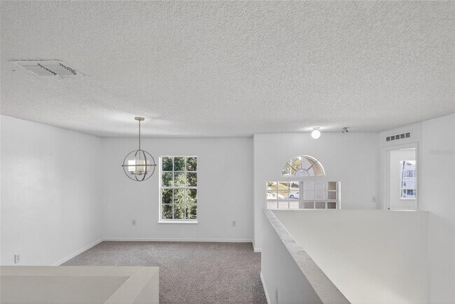 Building Photo - 1906 Lakeview Ln