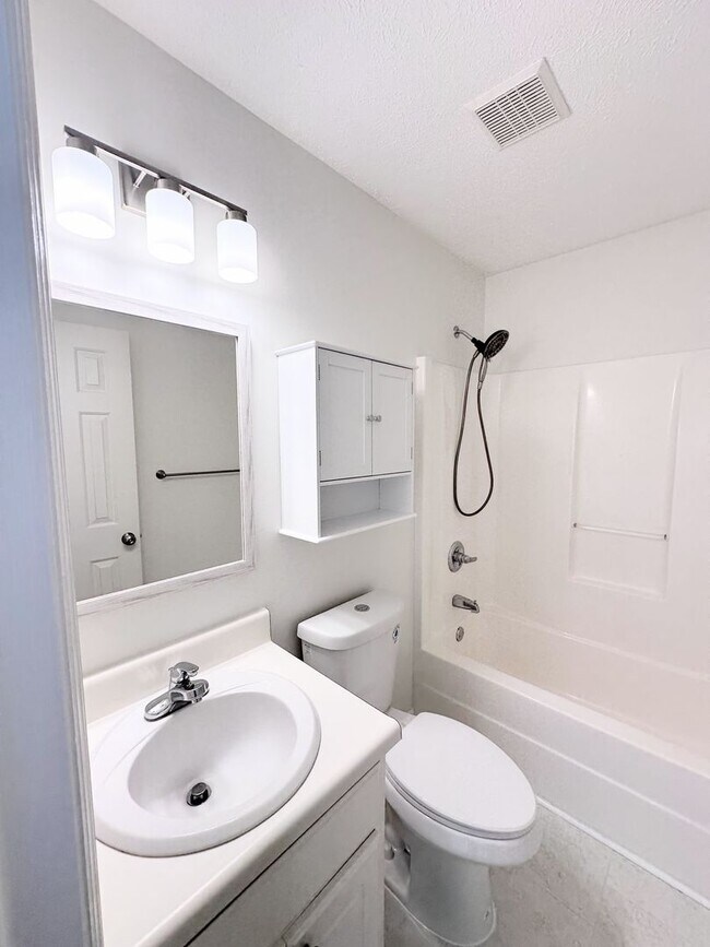 Building Photo - Branching Out in Laurel Oaks