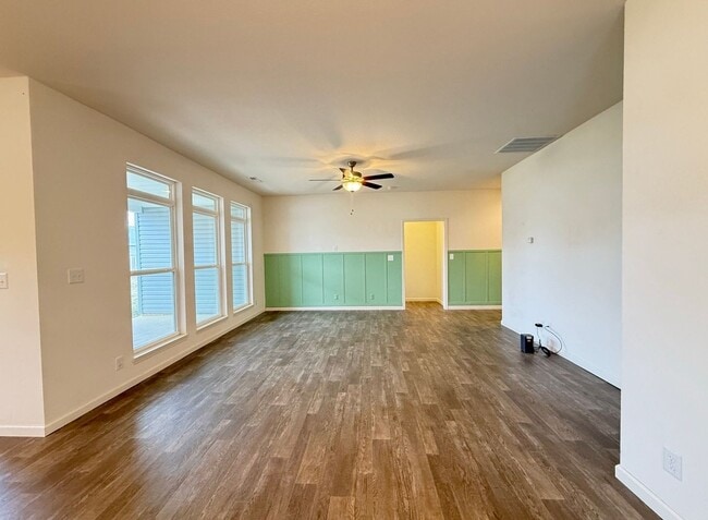 Building Photo - South Side...Newer 3 Bedroom 2 Bath House