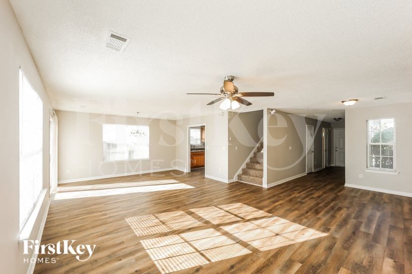 Building Photo - 6222 Hickory Ln Cir