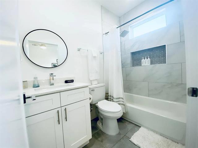 Building Photo - 4223 Delano Pl