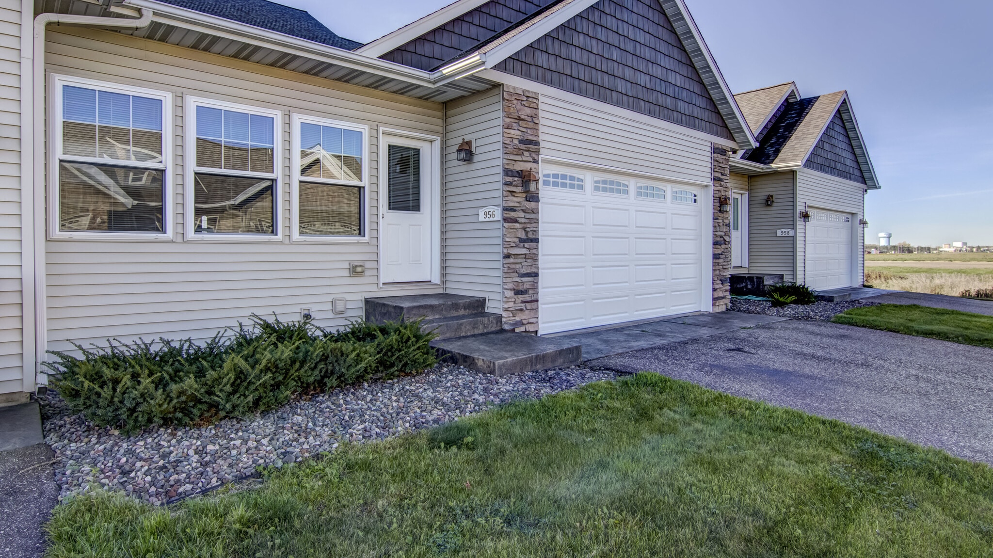 Building Photo - 956 Parkland Dr