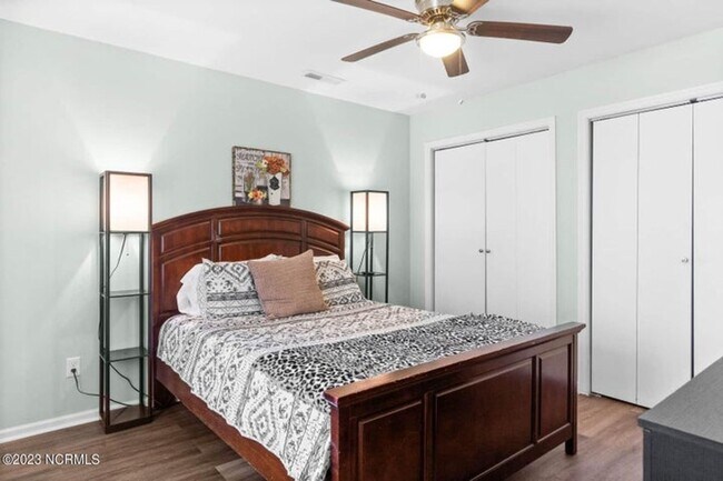 Building Photo - Fully Furnished Single Family Home - Long ...