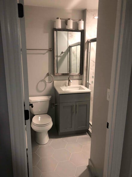 Building Photo - 419 Berkshire Dr