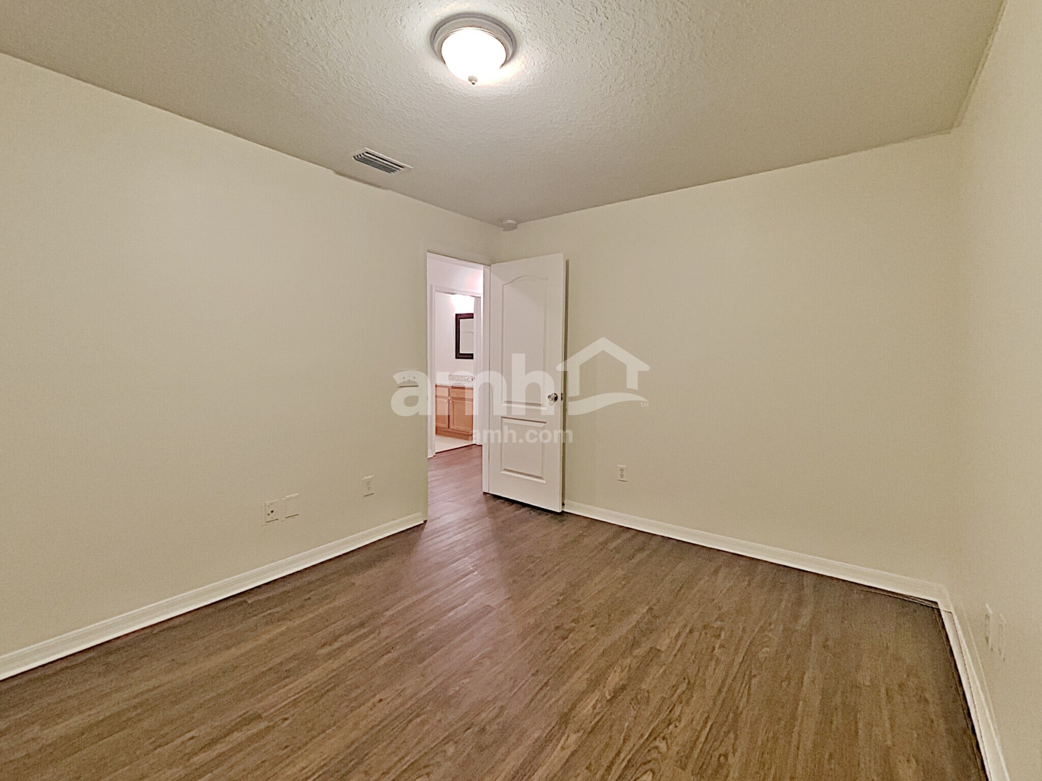 Building Photo - 8431 Deer Chase Dr
