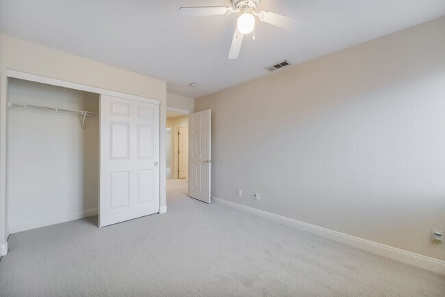 Building Photo - 5 bedroom home in Silverado Ranch area low upkeep yard