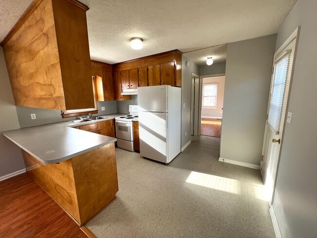 Building Photo - Country Living and Convenience at It's BEST