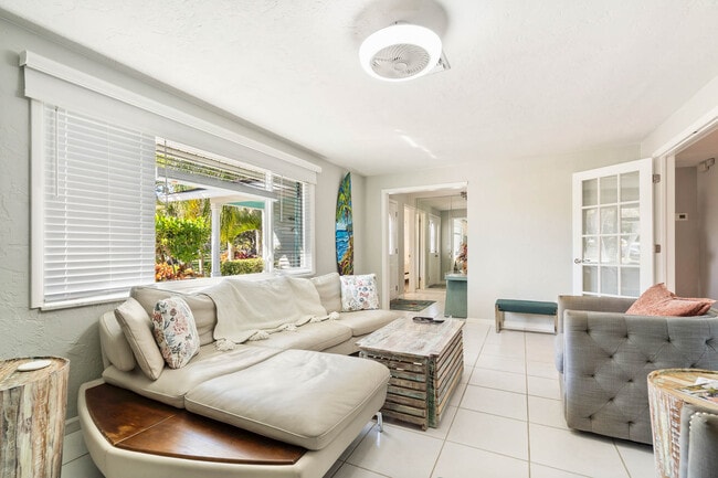 Building Photo - 3003 W Vina Del Mar Blvd