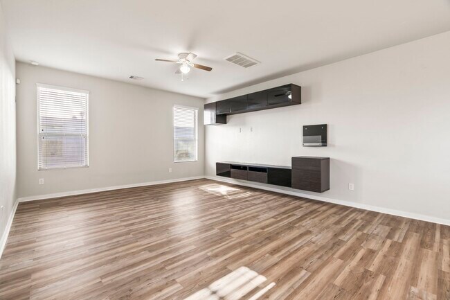 Building Photo - 914 Canyon Hill Ln