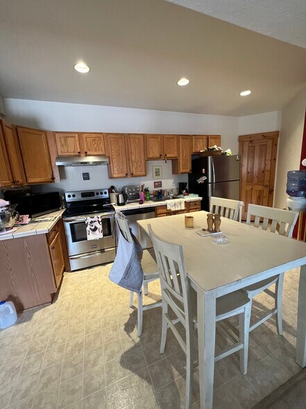 Building Photo - 24366 Cody Park Rd