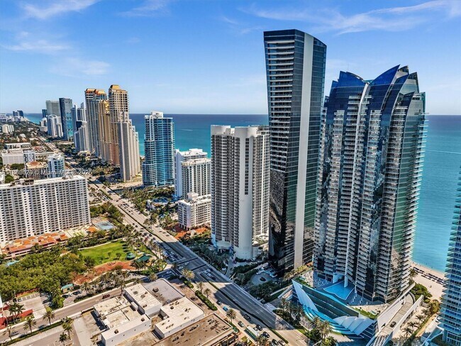Building Photo - 17201 Collins Ave