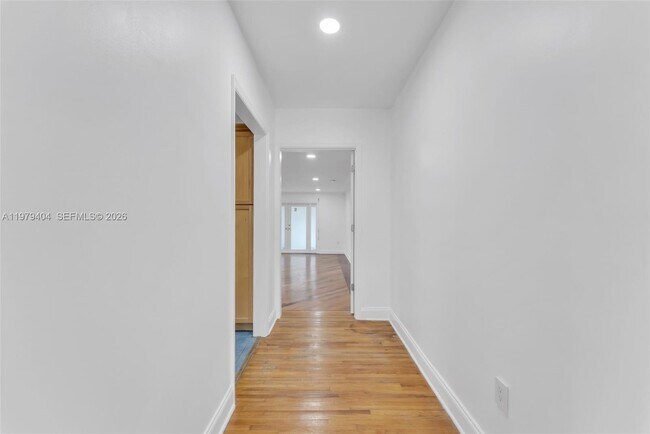 Building Photo - 2121 SW 30th Ct