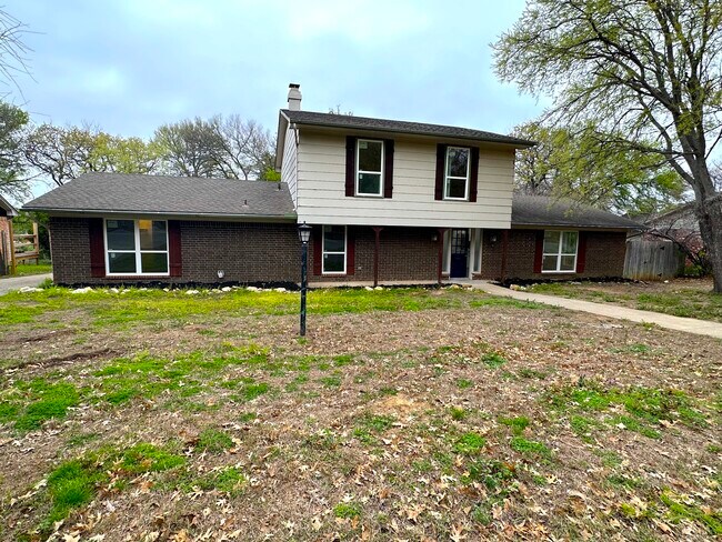 Building Photo - 2001 Emerson Ln