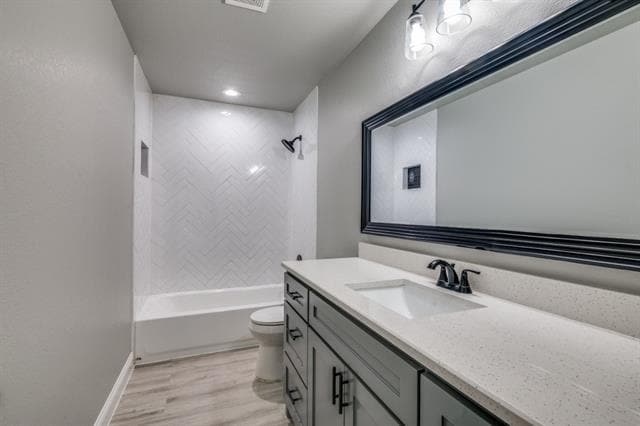 Building Photo - 2751 E 1st St