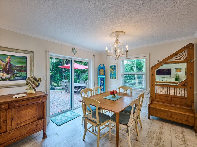 Building Photo - 3220 Oleander Way