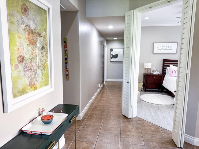 Building Photo - 54974 Oak-Tree