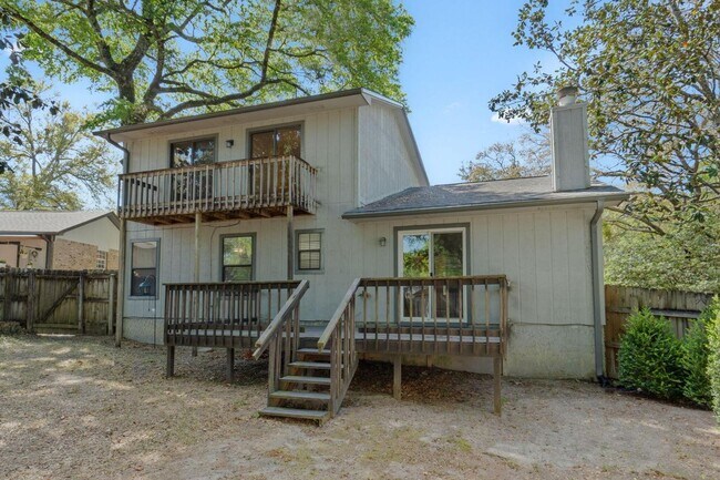 Building Photo - Ideal Niceville Location!