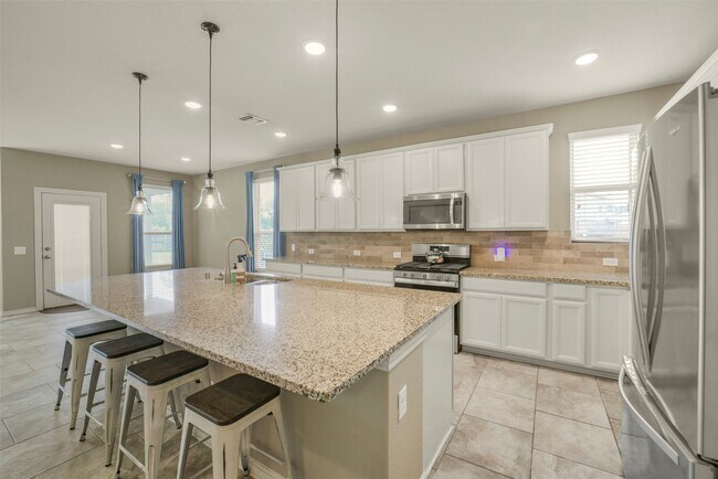 Building Photo - 9651 Thimbleweed Dr