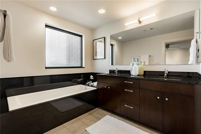 Building Photo - 345 NE 4th St