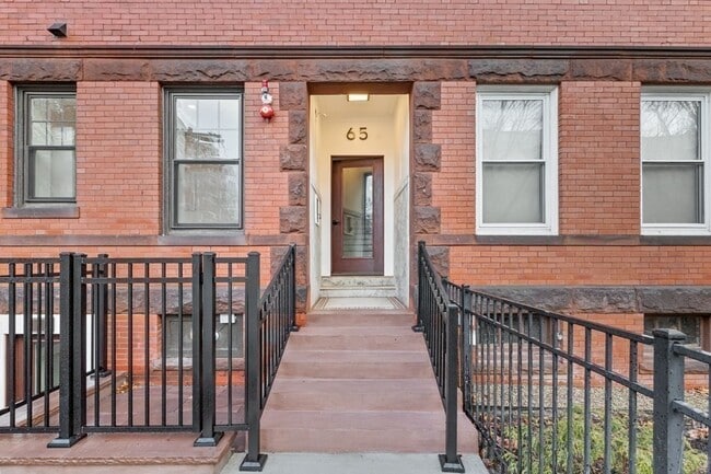 Building Photo - 65 Pleasant St