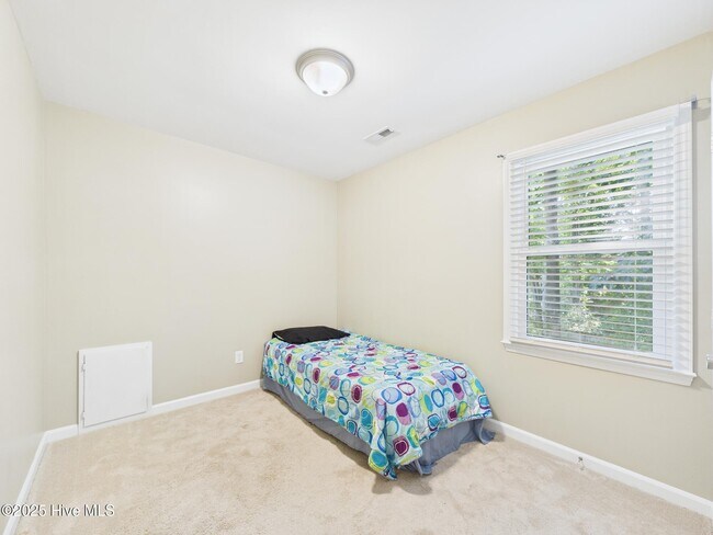 Building Photo - 115 Rock Pointe Ln