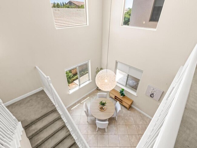 Building Photo - 1229 E Via Roma Dr