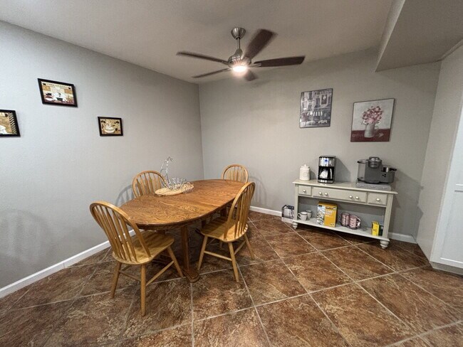 Building Photo - Beautiful, fully remodeled and furnished 1600+sf apartment ready to go!